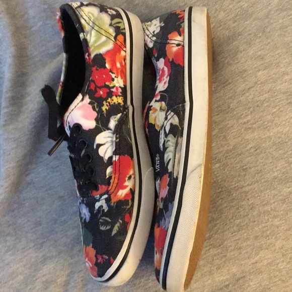 Vans - Picture 2 of 4
